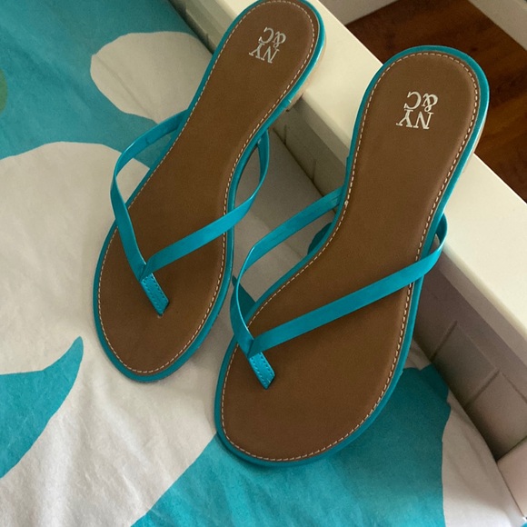 Women’s Sandals - Picture 1 of 3
